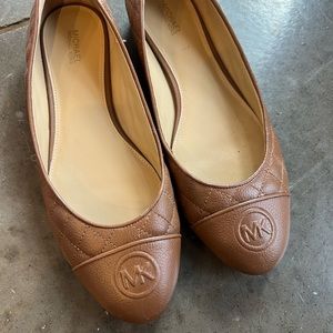Michael Kors Leather Flat, Size 9.5M. Lightly used, worn only one time.